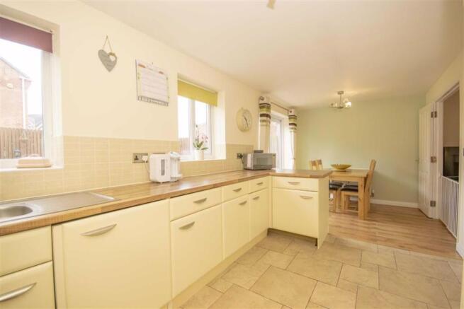 KITCHEN/DINING ROOM