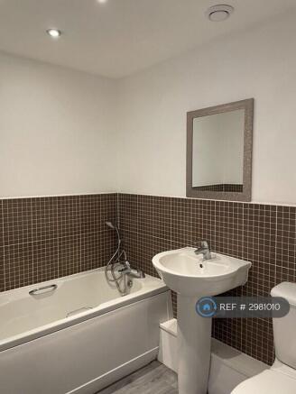 2 bed Flat to rent Image 5