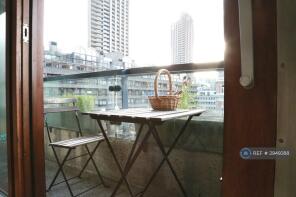 79, Breton House, Breton Highwalk, Barbican, London EC2Y 8PQ