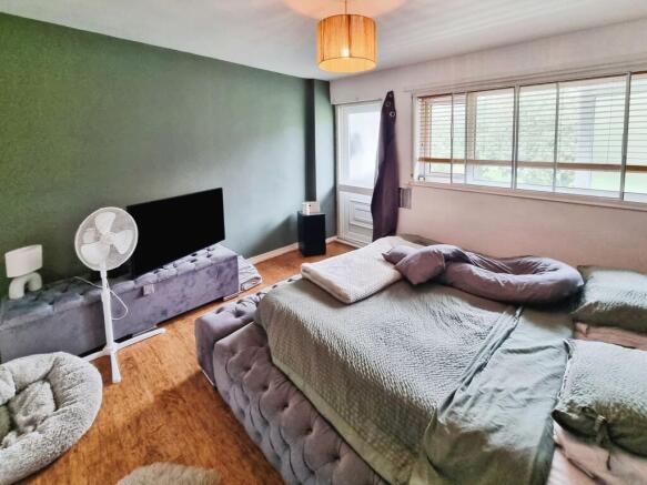 2 bed Flat for sale Image 9