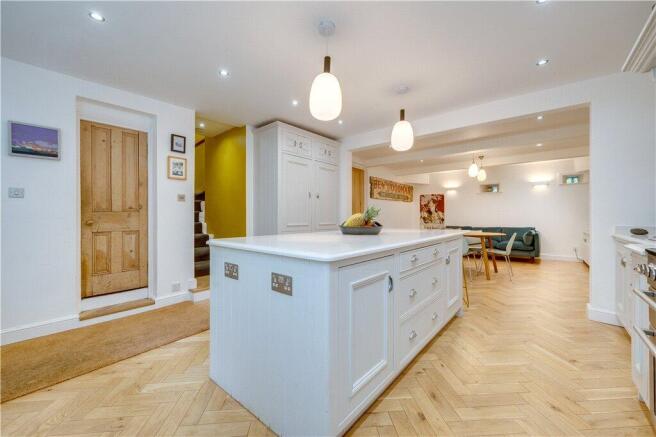 4 bed House for sale Image 7