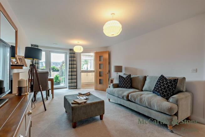 8707028-interior03-800.jpg