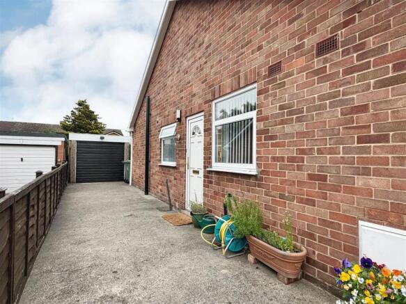 2 bed Semi-Detached Bungalow for sale Image 10