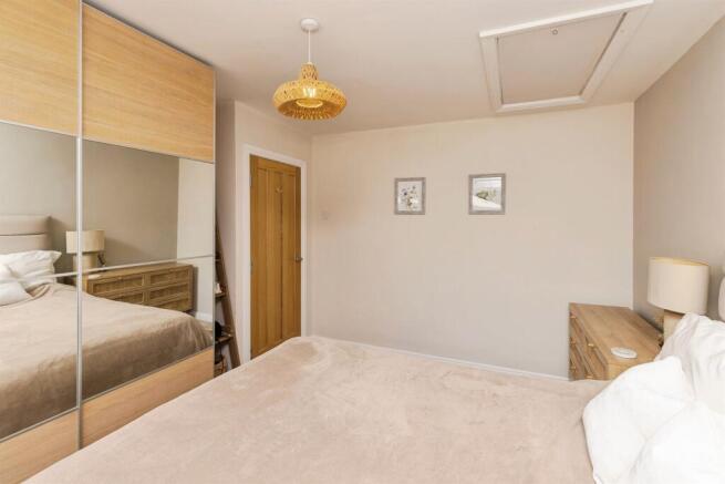 2 bed Semi-Detached Bungalow for sale Image 8
