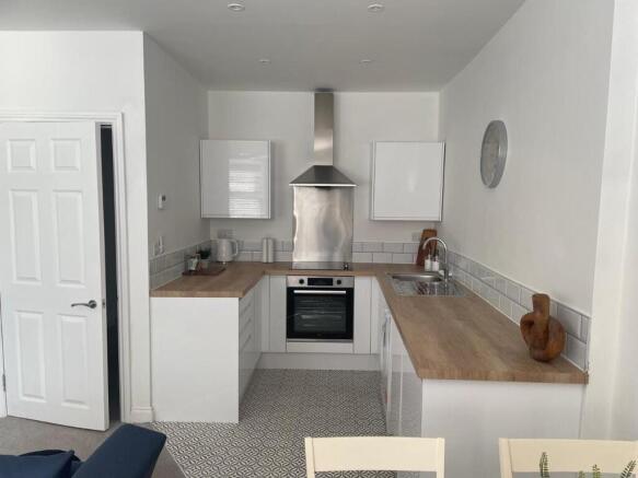 2 bed Apartment to rent Image 11