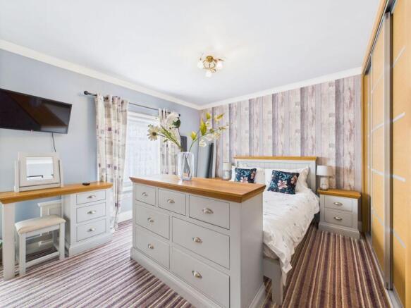 8 bed Semi-Detached for sale Image 6