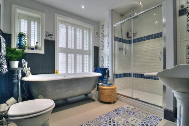 Family Bathroom 2