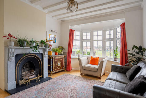 Broad Walk, London, SE3