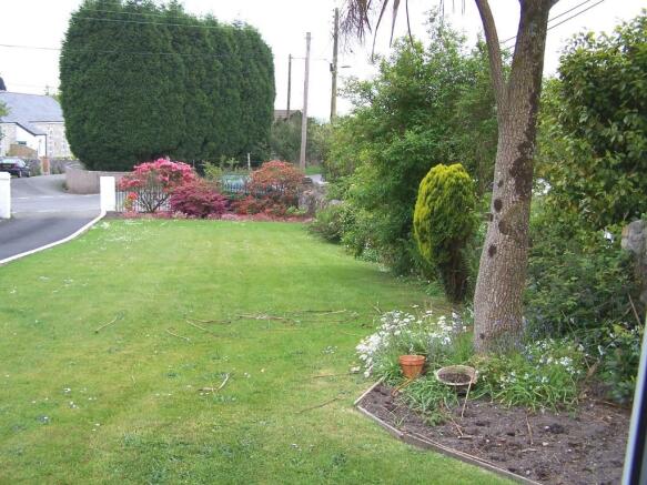 FRONT GARDEN