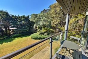 7, 16a The Pines, Madeira Road, Bournemouth BH1 1AF