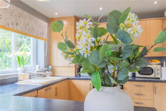 5 bed Detached for sale Image 4