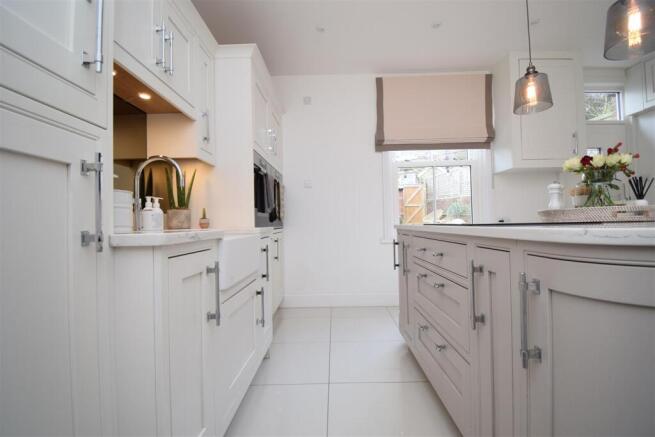 3 bed Semi-Detached to rent Image 4