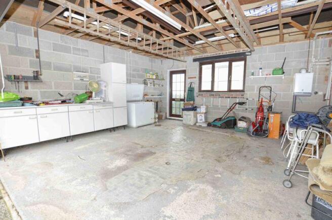 DOUBLE GARAGE