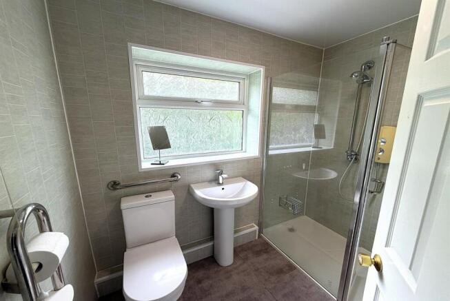 3 bed House to rent Image 10