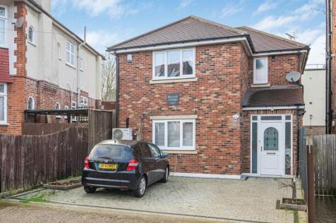 Passmore Gardens, London, N11