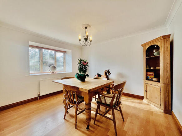 4 bed Detached for sale Image 6