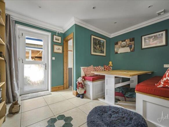 Utility Room/Breakfast area