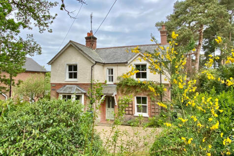 Ringwood Road, St. Ives, BH24 2NY