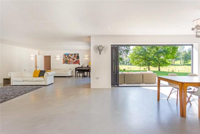 Sitting/Dining Area
