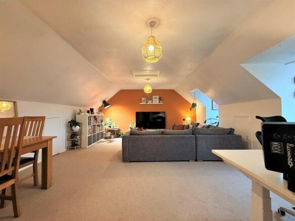 SITTING AND DININ...