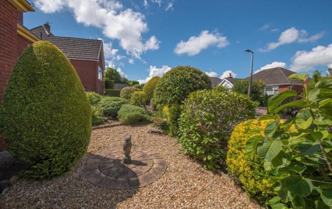 FRONT GARDEN
