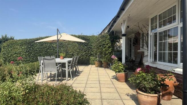 Patio 1.jpg