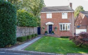 1, Queen Annes Close, Lewes BN7 1BQ