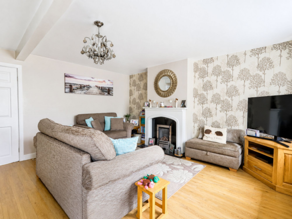 3 bed Semi-Detached for sale Image 3