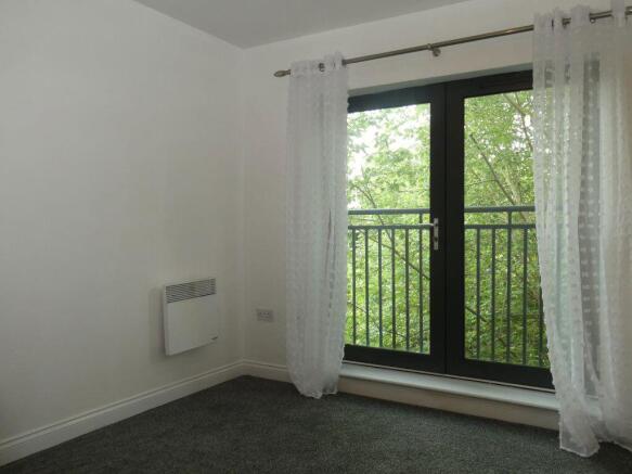 2 bed Apartment to rent Image 5