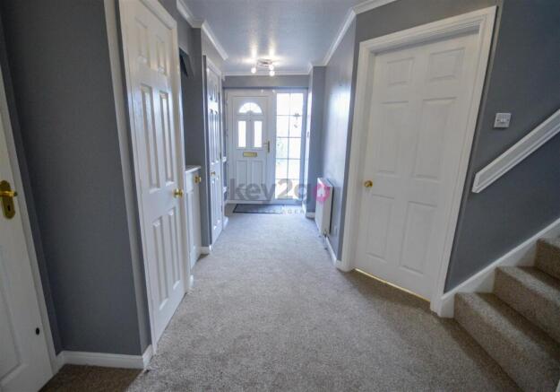 4 bed Detached to rent Image 9
