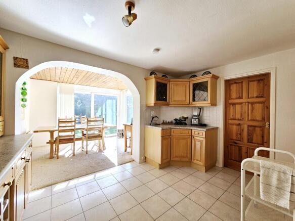 4 bed Detached for sale Image 10