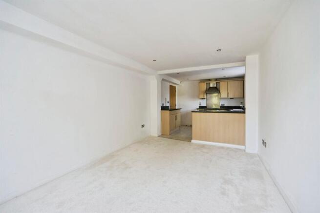 2 bed Flat for sale Image 6