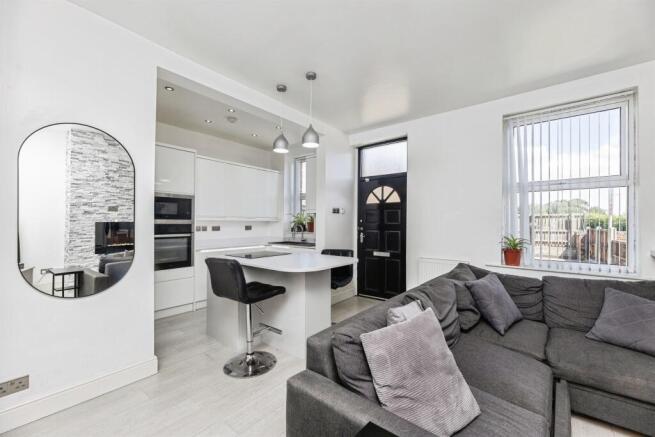 3 bed Terraced for sale Image 3