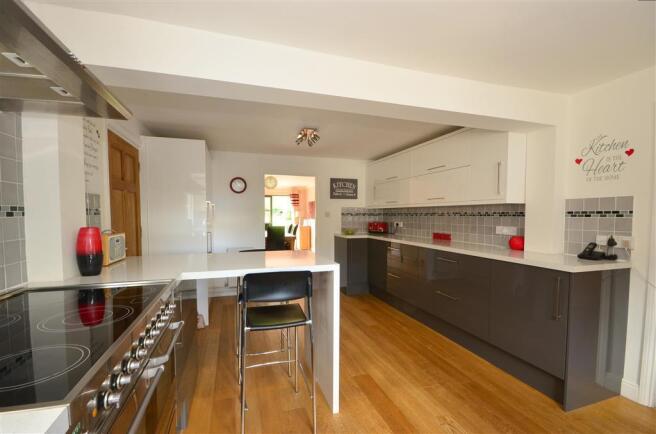 Kitchen / Breakfast Area