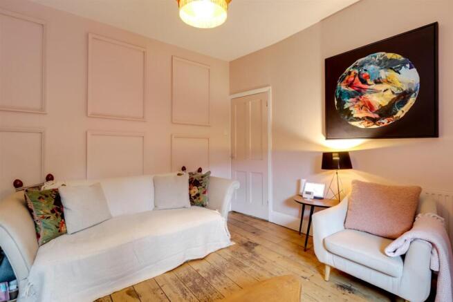 Living Room (3).jpg