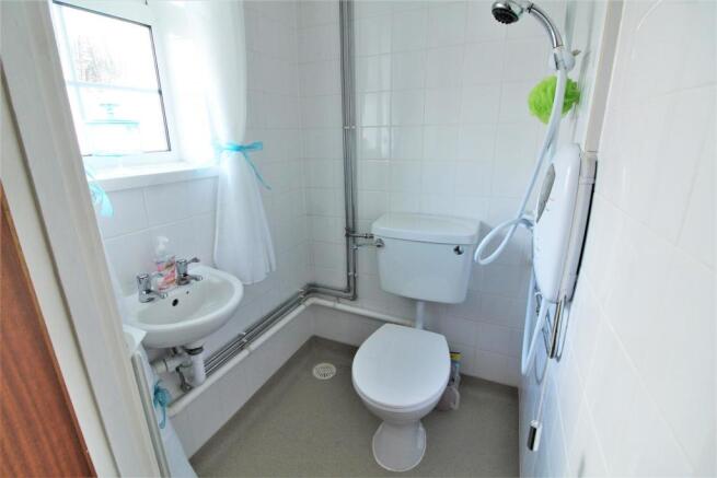 CLOAKROOM/SHOWER ROOM