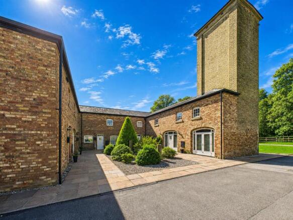 3 bed House for sale Image 3