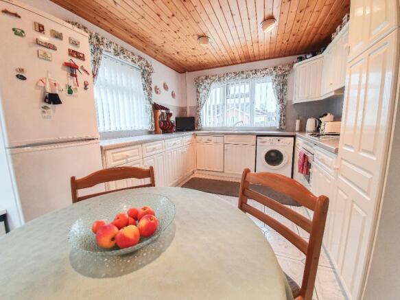 Breakfast Area to Kitchen