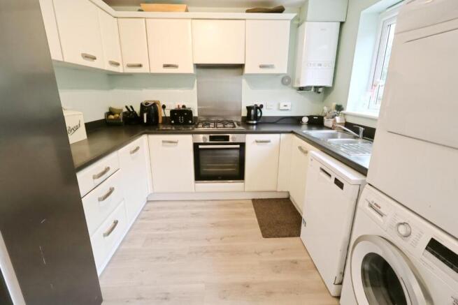 KITCHEN/ DINING ROOM