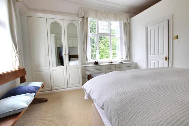 2 bed Flat for sale Image 12