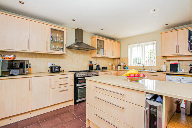 Kitchen/Breakfast...