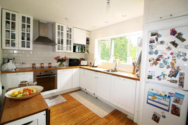 Kitchen e.jpg