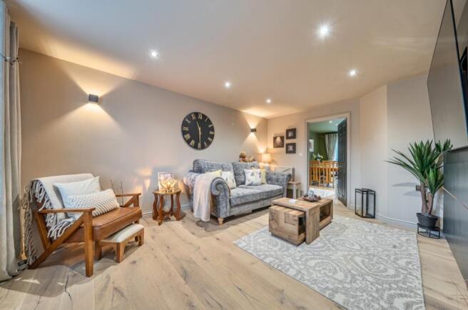 1382578-10-6964e28040e48