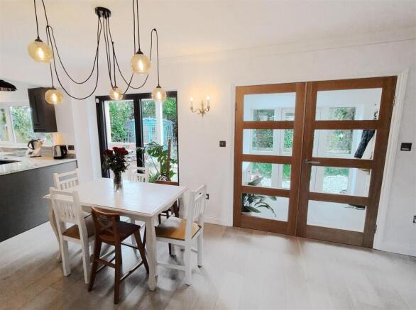 Kitchen & Dining Area