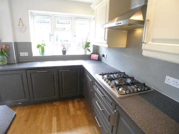 Further Views OF The Kitchen Area