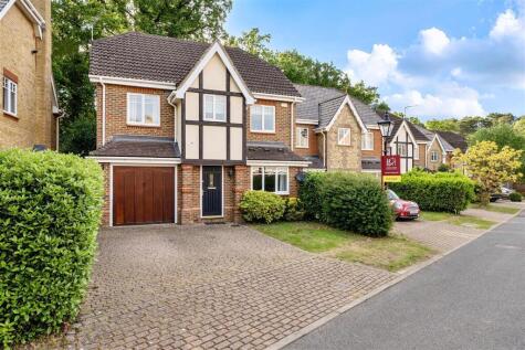 Queens Ride, Crowthorne, Berkshire, RG45 6LG
