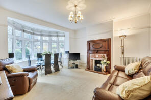 Flat 6, Ashley Court, Ashley Road, Epsom KT18 5AJ