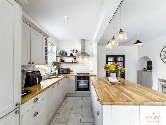 3 bed Semi-Detached for sale Image 9