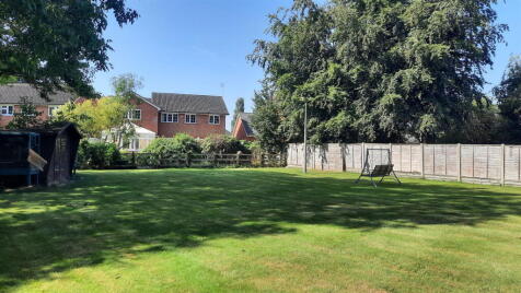 Superb Large Garden: Standon, Herts