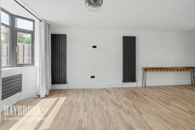 4 bed Semi-Detached to rent Image 6